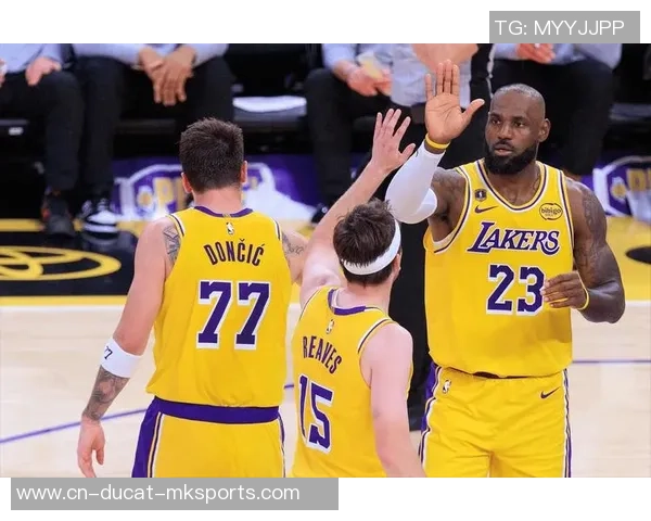 湖人116-114太阳 球员点评：2人满分，3人及格，4人低迷